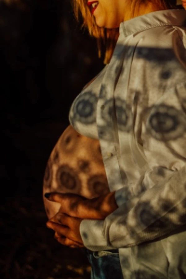 Fotografía de Embarazada sonriendo