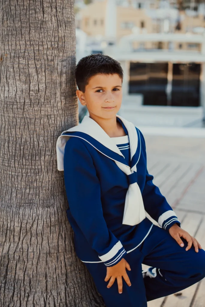 Sesion Fotográfica de niño para su Primera Comunión en la calle