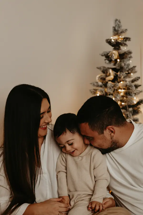 sesión de familia en estudio en Marbella